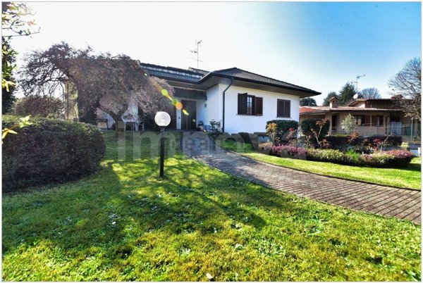 casa indipendente in vendita a Seveso
