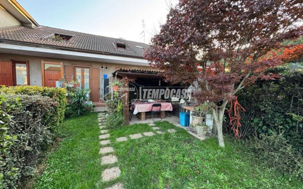 casa indipendente in vendita a Seveso in zona Baruccana