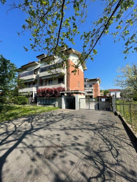 appartamento in vendita a Seveso in zona Baruccana