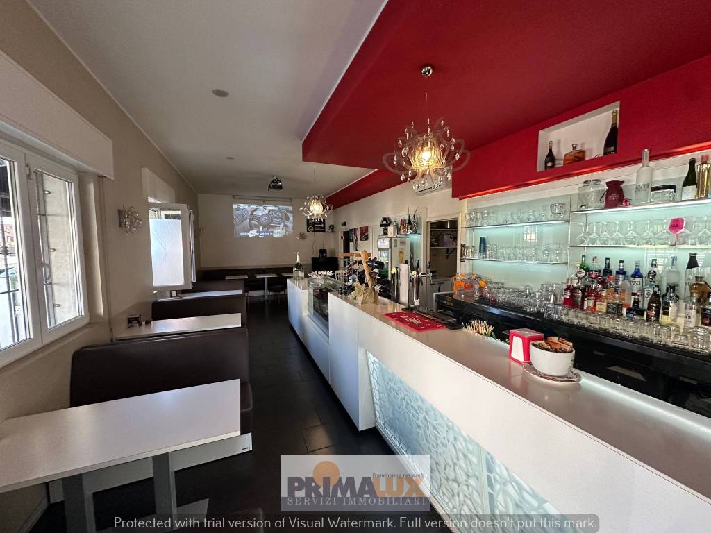 negozio in vendita a Seveso in zona Baruccana