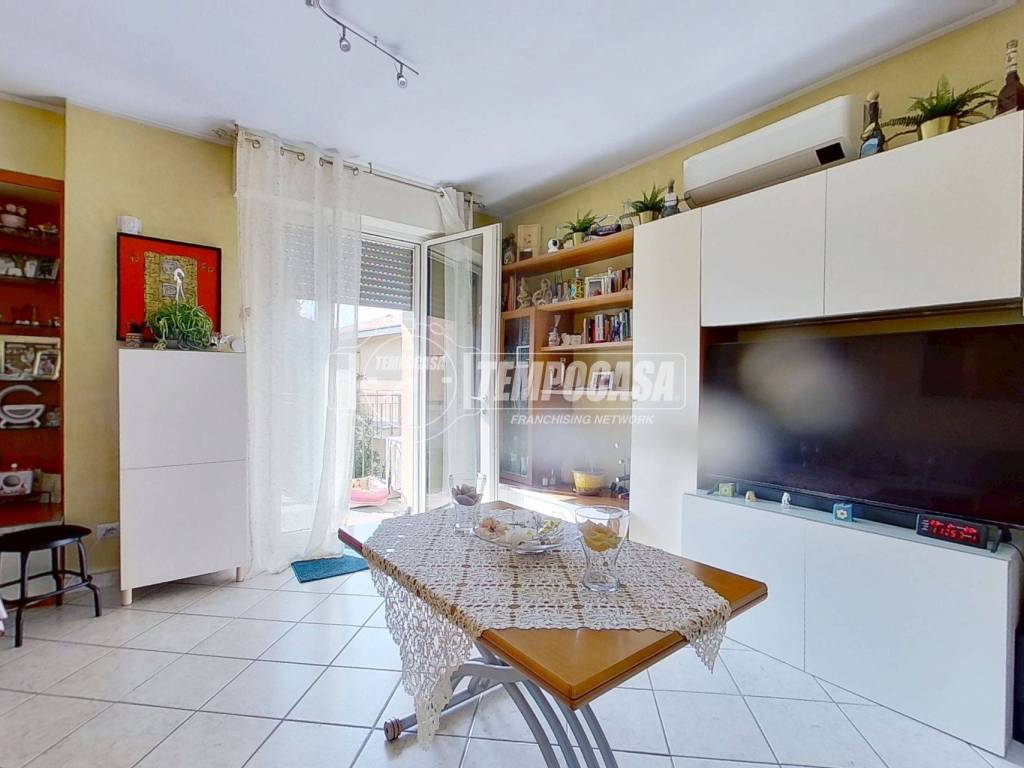 appartamento in vendita a Seveso in zona Baruccana