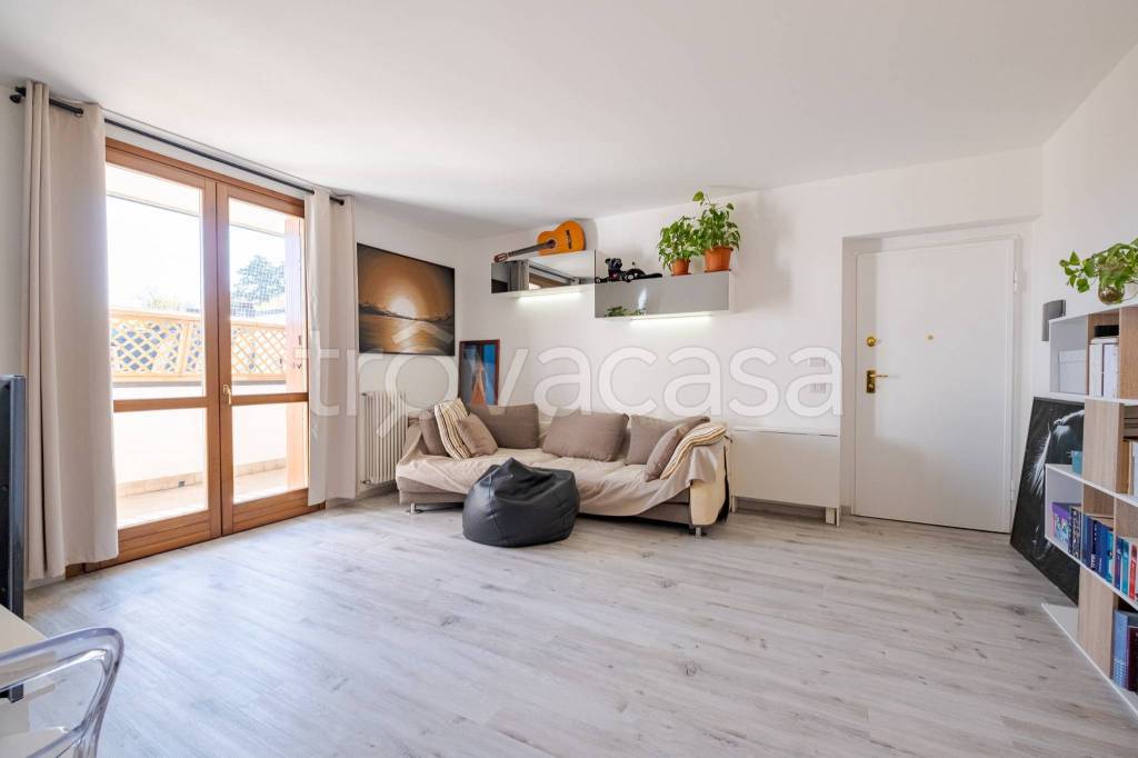 appartamento in vendita a Seveso in zona Baruccana