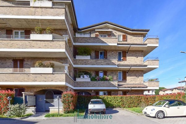appartamento in vendita a Seveso in zona Baruccana