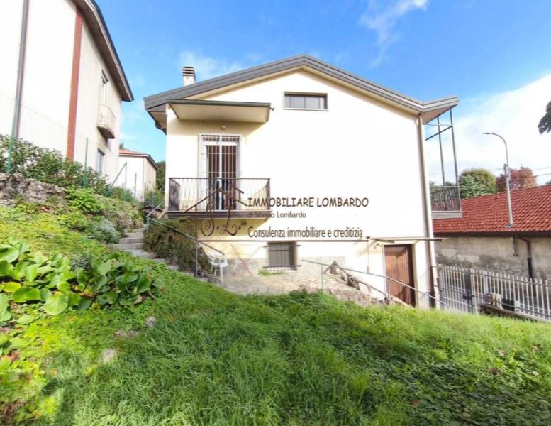 casa indipendente in vendita a Seveso in zona Baruccana