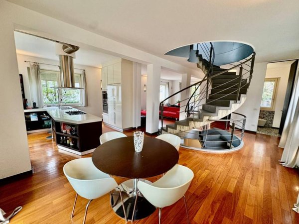 casa indipendente in vendita a Seveso