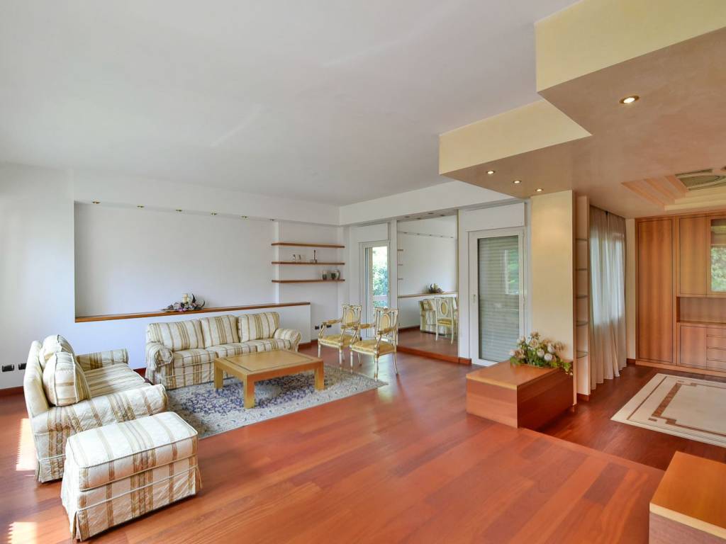 casa indipendente in vendita a Seveso