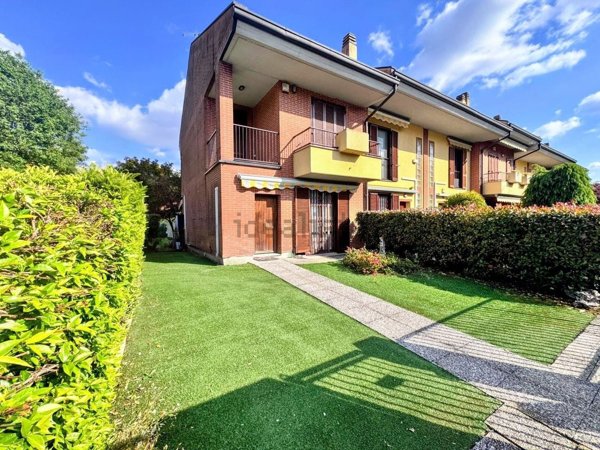 appartamento in vendita a Seveso in zona Baruccana