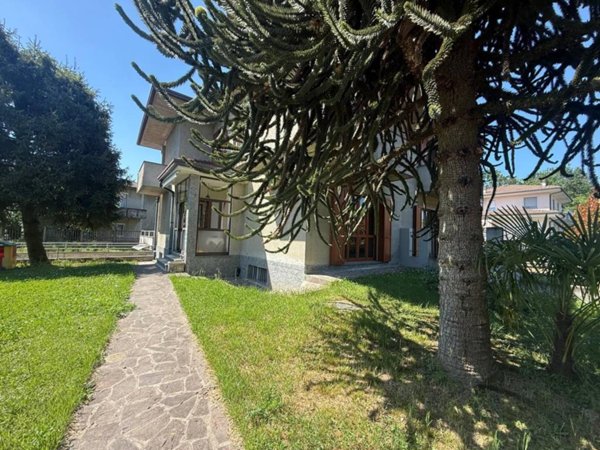 casa indipendente in vendita a Seveso in zona Baruccana