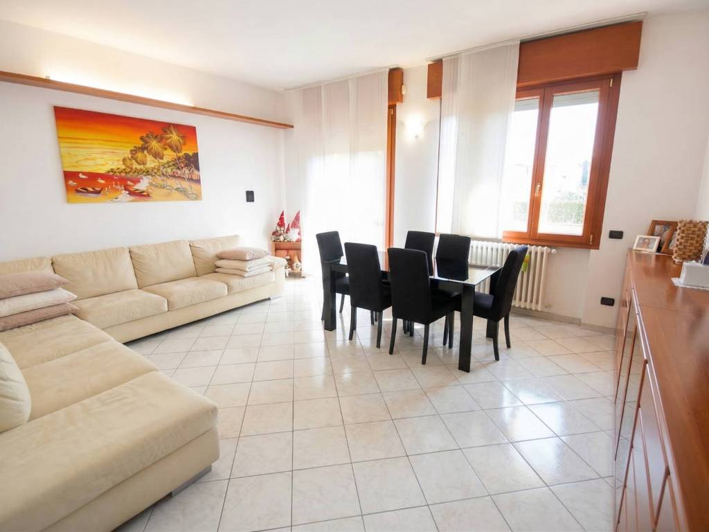 appartamento in vendita a Seveso in zona Baruccana