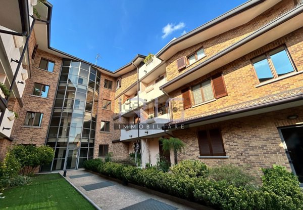 appartamento in vendita a Seveso in zona Baruccana
