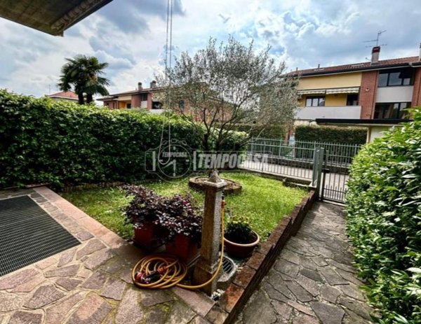 casa indipendente in vendita a Seveso in zona Baruccana