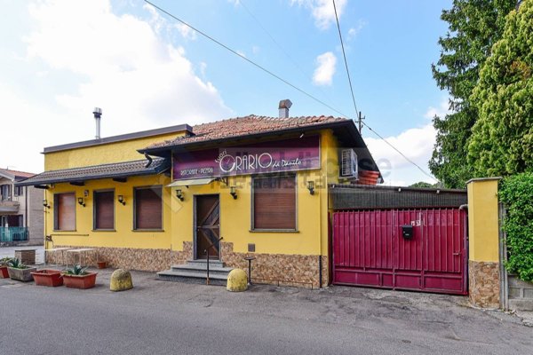 locale commerciale in vendita a Seveso