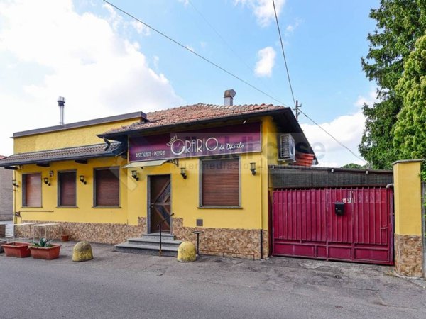 negozio in vendita a Seveso in zona Baruccana
