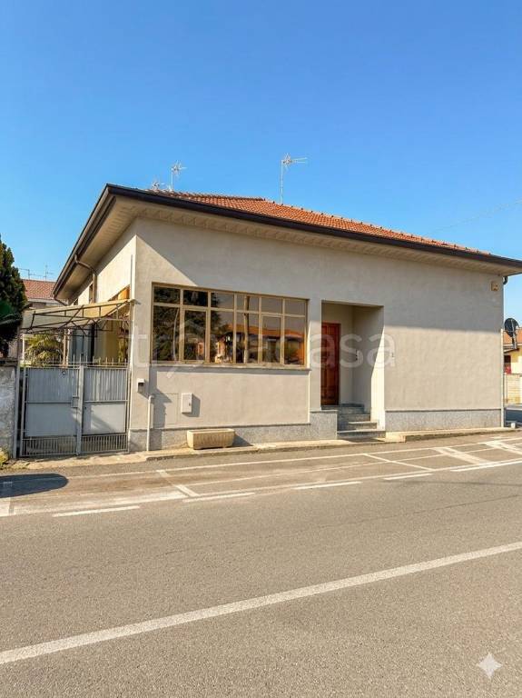casa indipendente in vendita a Seveso in zona Baruccana