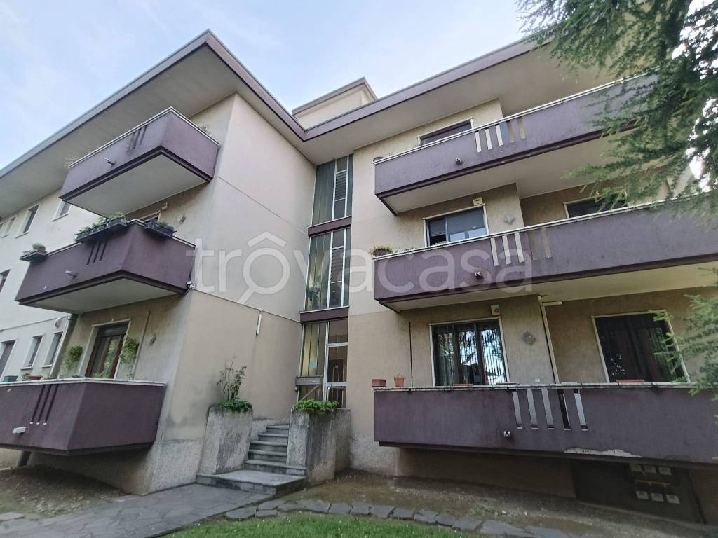 appartamento in vendita a Seveso in zona Baruccana