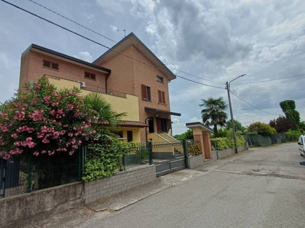 casa indipendente in vendita a Seveso in zona Baruccana
