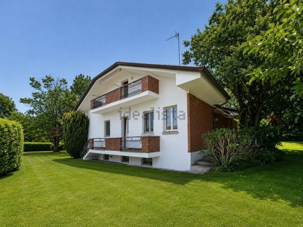 casa indipendente in vendita a Seveso in zona Baruccana