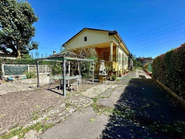 casa indipendente in vendita a Seveso in zona Baruccana