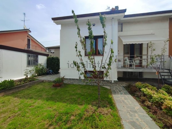 appartamento in vendita a Seveso in zona Baruccana