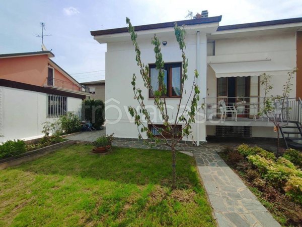 casa indipendente in vendita a Seveso in zona Baruccana