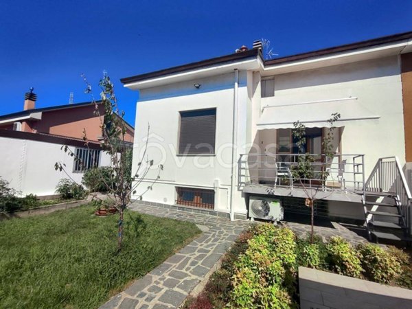 casa indipendente in vendita a Seveso in zona Baruccana