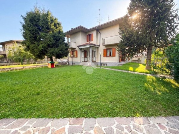 casa indipendente in vendita a Seveso in zona Baruccana