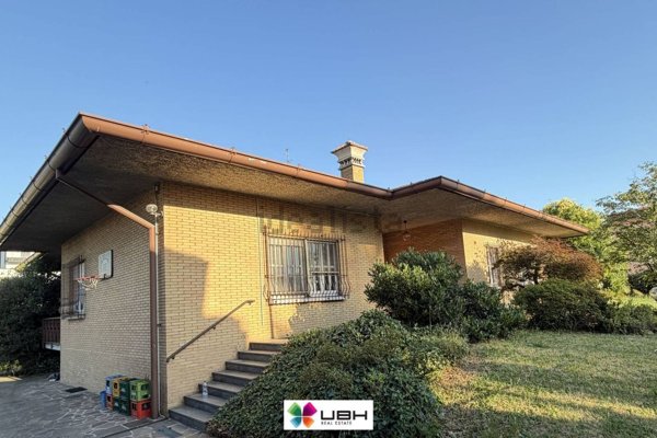 appartamento in vendita a Seveso in zona Baruccana