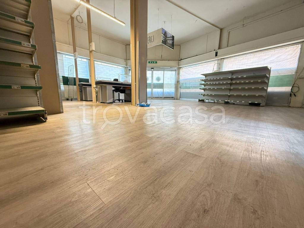 negozio in vendita a Seveso