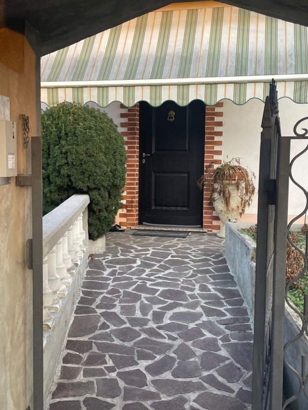 casa indipendente in vendita a Seveso in zona Baruccana