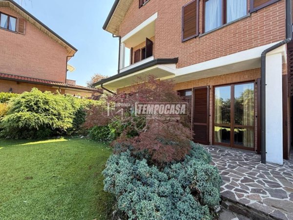 casa indipendente in vendita a Seveso in zona Baruccana