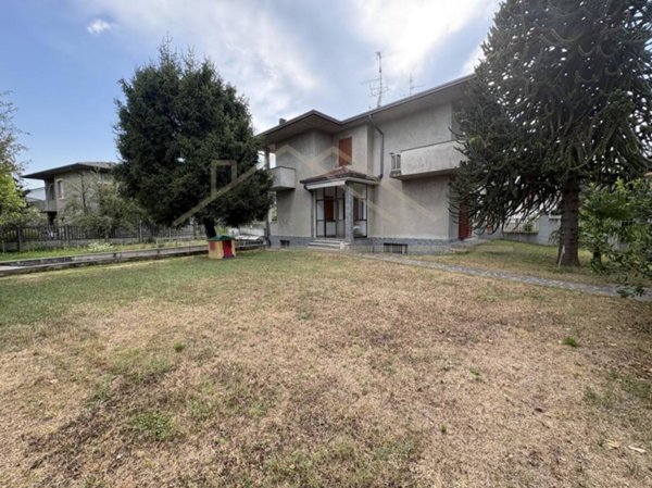 casa indipendente in vendita a Seveso in zona Baruccana