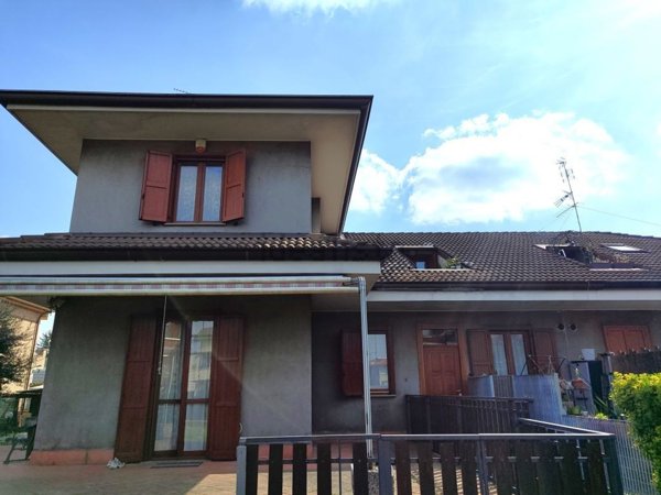 appartamento in vendita a Seveso in zona Baruccana