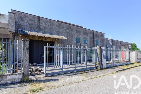 locale commerciale in vendita a Seveso in zona Baruccana