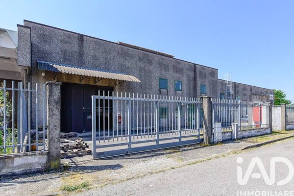 locale commerciale in vendita a Seveso in zona Baruccana