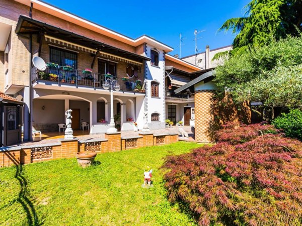 casa indipendente in vendita a Seveso in zona Baruccana