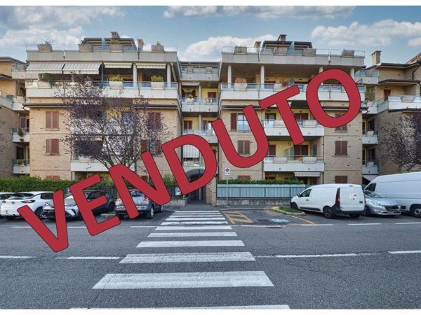appartamento in vendita a Seveso in zona Baruccana
