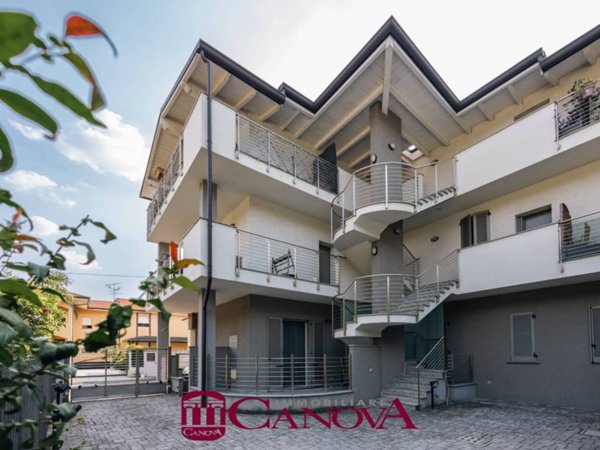 appartamento in vendita a Seveso in zona Baruccana