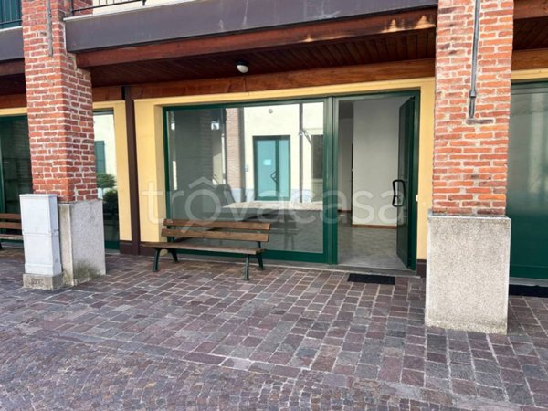 negozio in vendita a Seveso