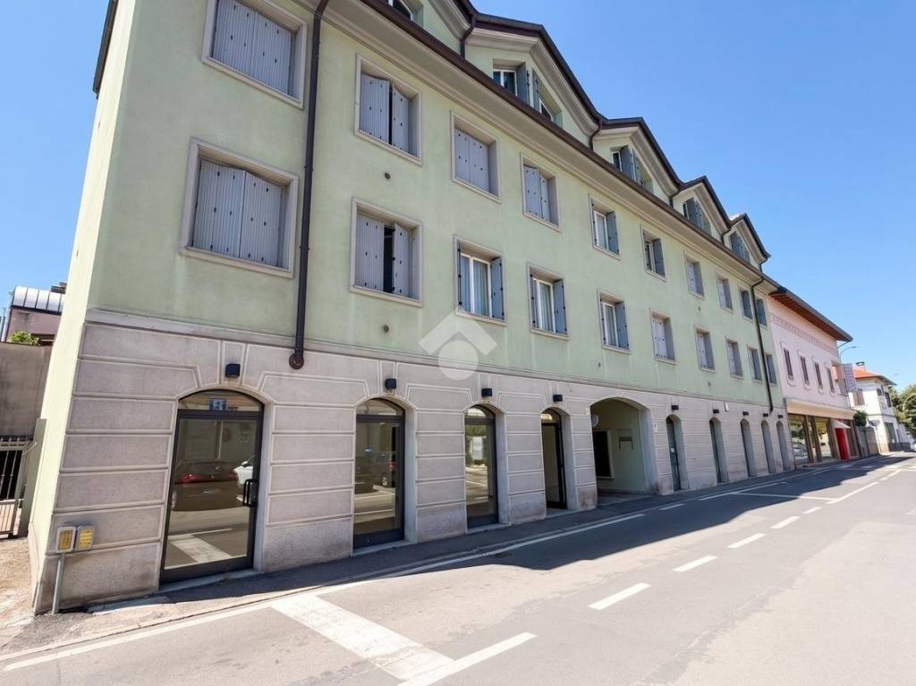 negozio in vendita a Seveso