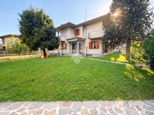 casa indipendente in vendita a Seveso in zona Baruccana