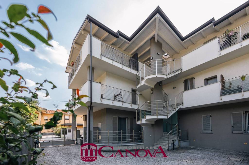 appartamento in vendita a Seveso in zona Baruccana