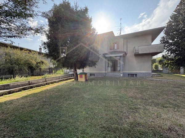 casa indipendente in vendita a Seveso in zona Baruccana