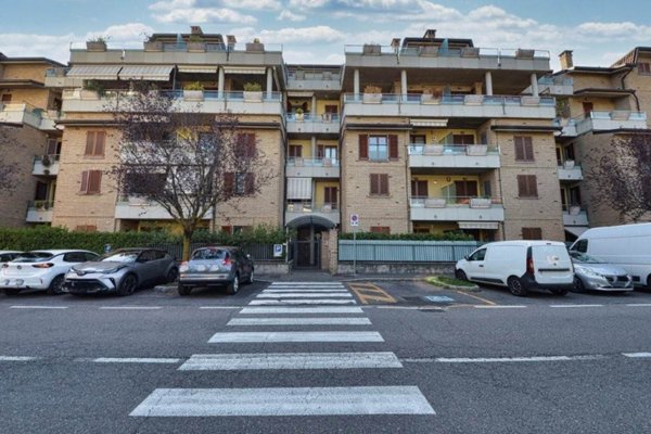 appartamento in vendita a Seveso in zona Baruccana
