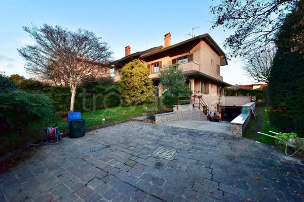 casa indipendente in vendita a Seveso in zona Baruccana