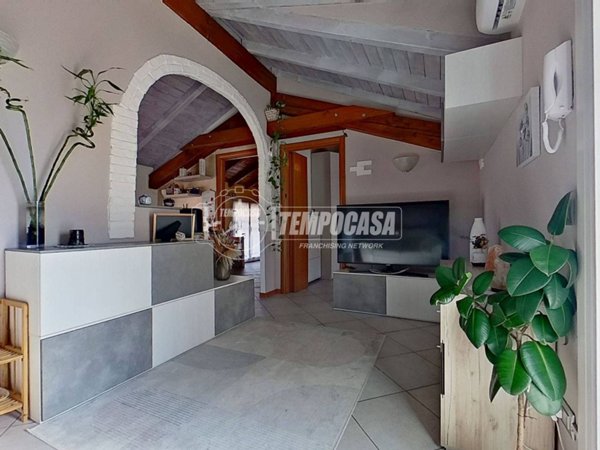 appartamento in vendita a Seveso in zona Baruccana