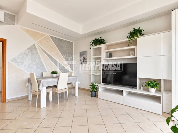 appartamento in vendita a Seveso in zona Baruccana