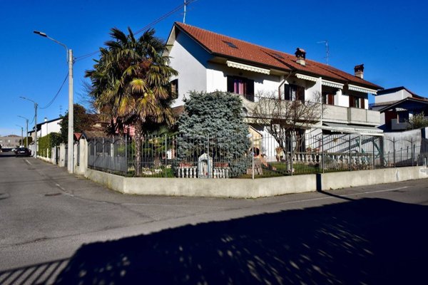 casa indipendente in vendita a Seveso in zona Baruccana