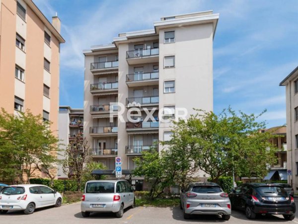 appartamento in vendita a Seveso in zona Baruccana