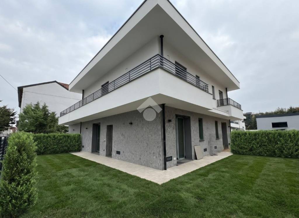 casa indipendente in vendita a Seveso