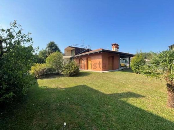 casa indipendente in vendita a Seveso in zona Baruccana